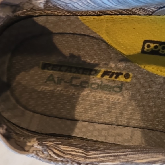 Like New! Men's SKECHERS size 11 Goga Mat, Relaxed Fit, Air-Cooled Slip Ons - Picture 3 of 7